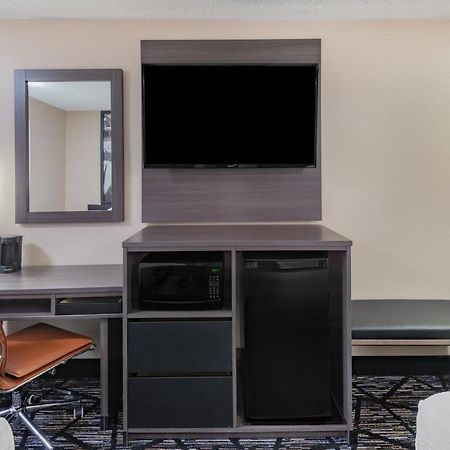 Super 8 By Wyndham Charlottesville Zewnętrze zdjęcie