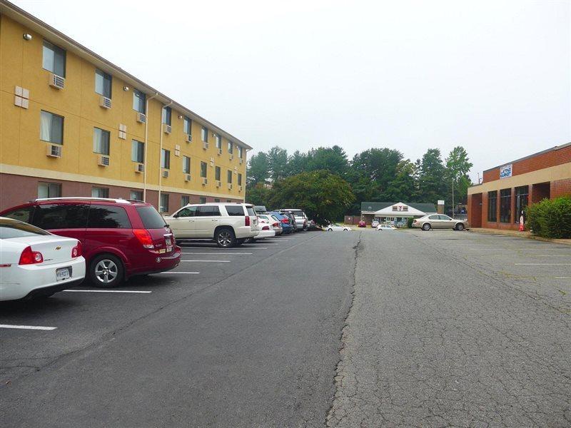 Super 8 By Wyndham Charlottesville Zewnętrze zdjęcie
