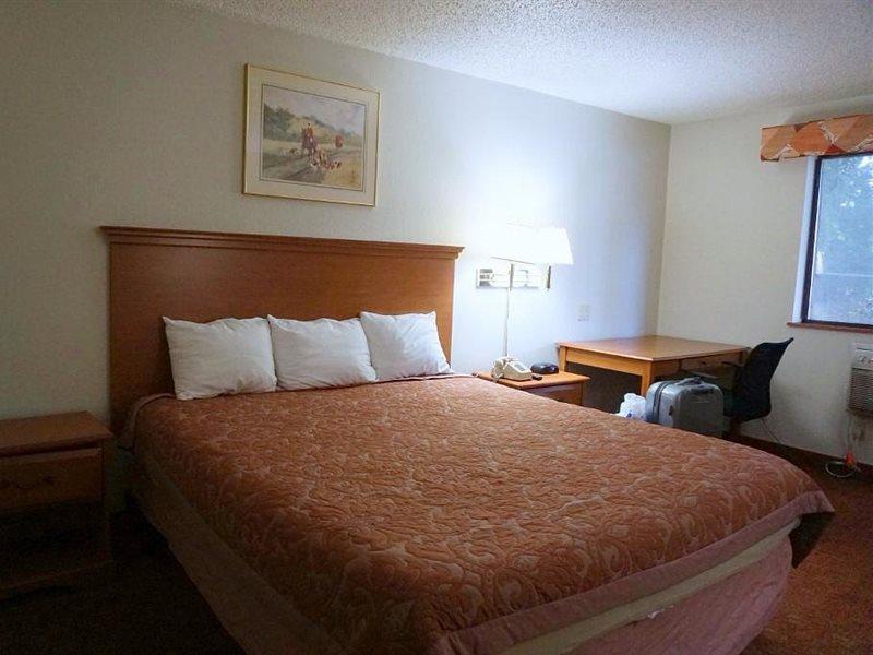 Super 8 By Wyndham Charlottesville Zewnętrze zdjęcie