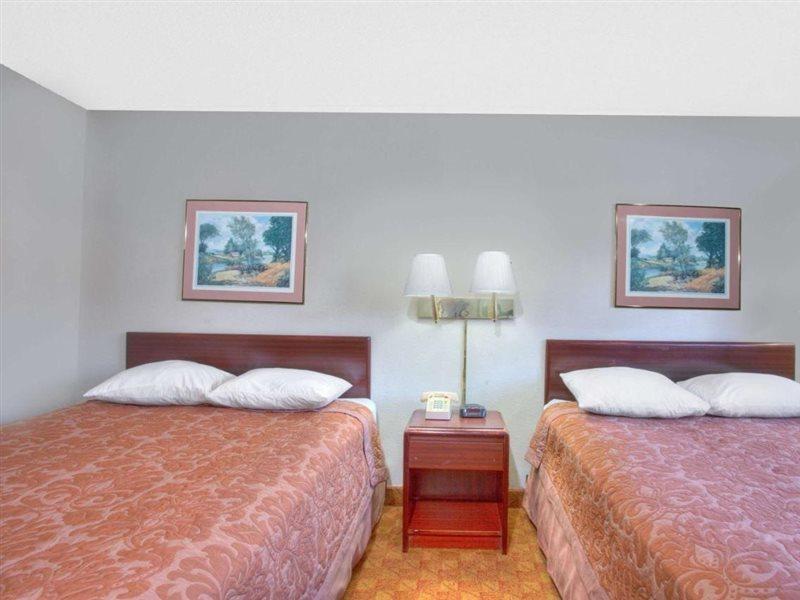 Super 8 By Wyndham Charlottesville Zewnętrze zdjęcie