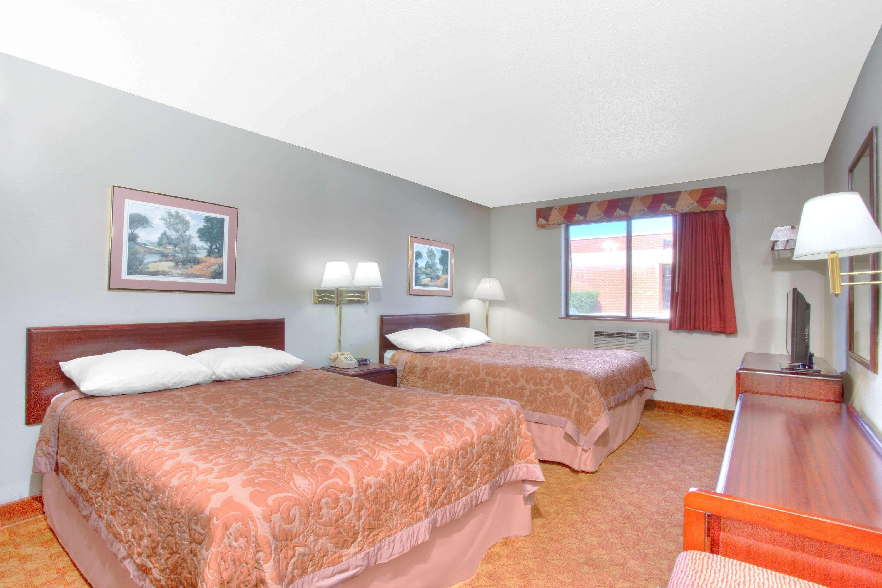 Super 8 By Wyndham Charlottesville Zewnętrze zdjęcie