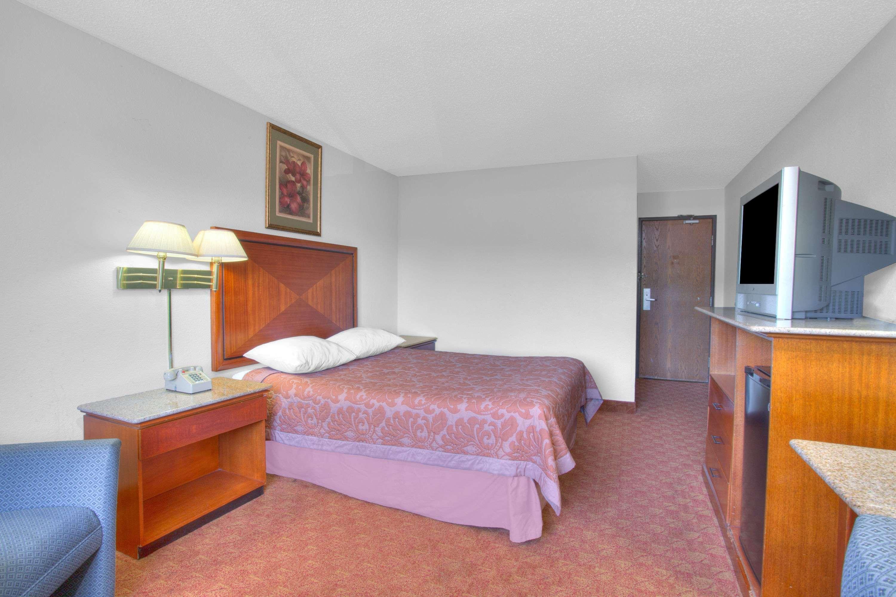 Super 8 By Wyndham Charlottesville Zewnętrze zdjęcie