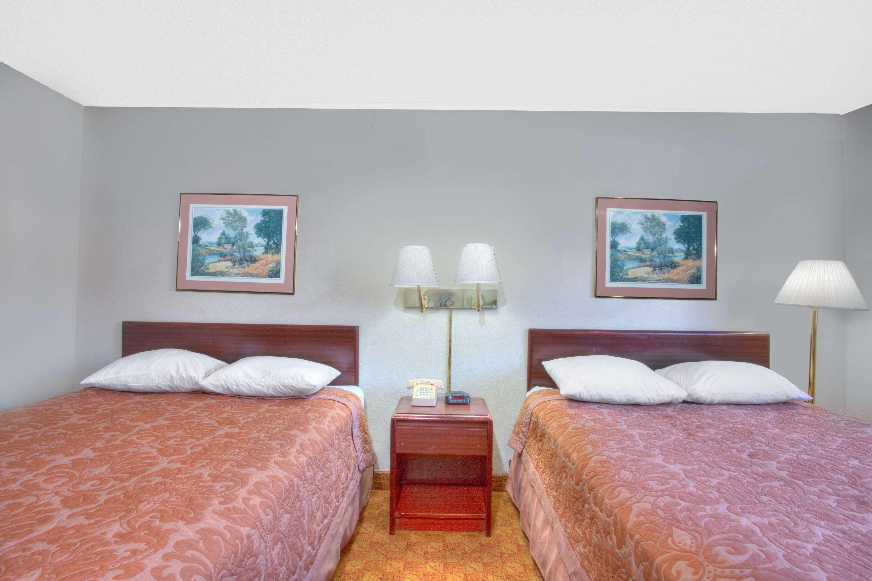 Super 8 By Wyndham Charlottesville Zewnętrze zdjęcie