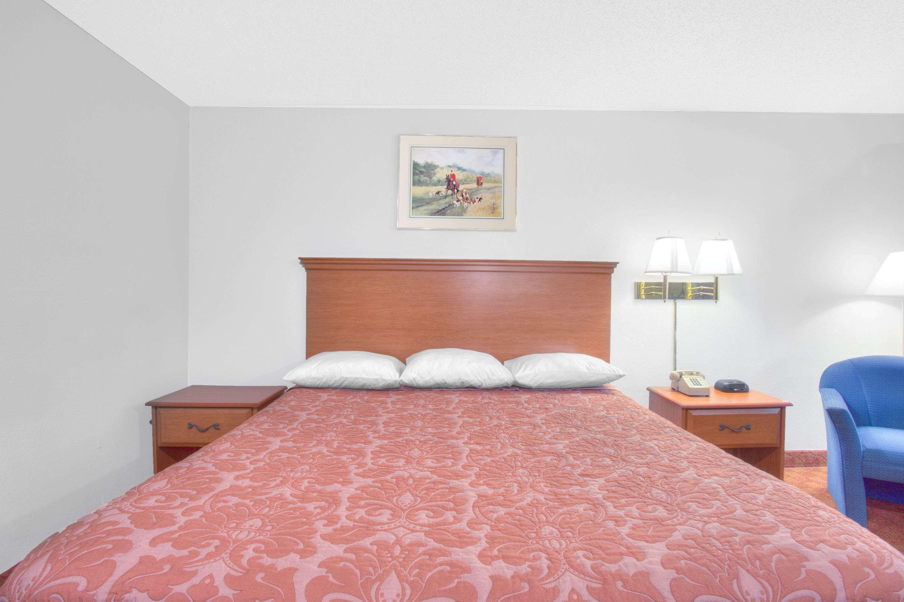 Super 8 By Wyndham Charlottesville Zewnętrze zdjęcie