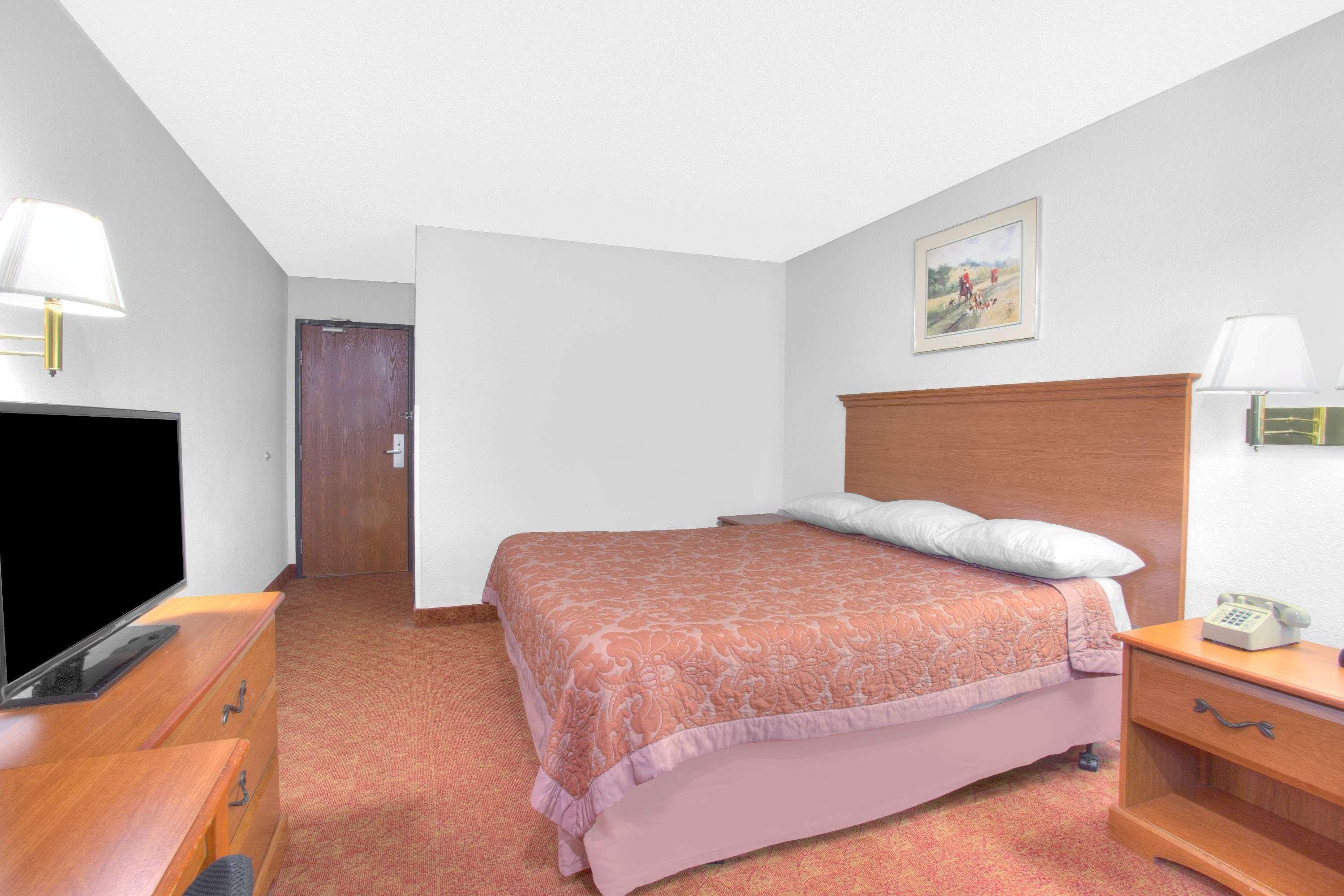 Super 8 By Wyndham Charlottesville Zewnętrze zdjęcie