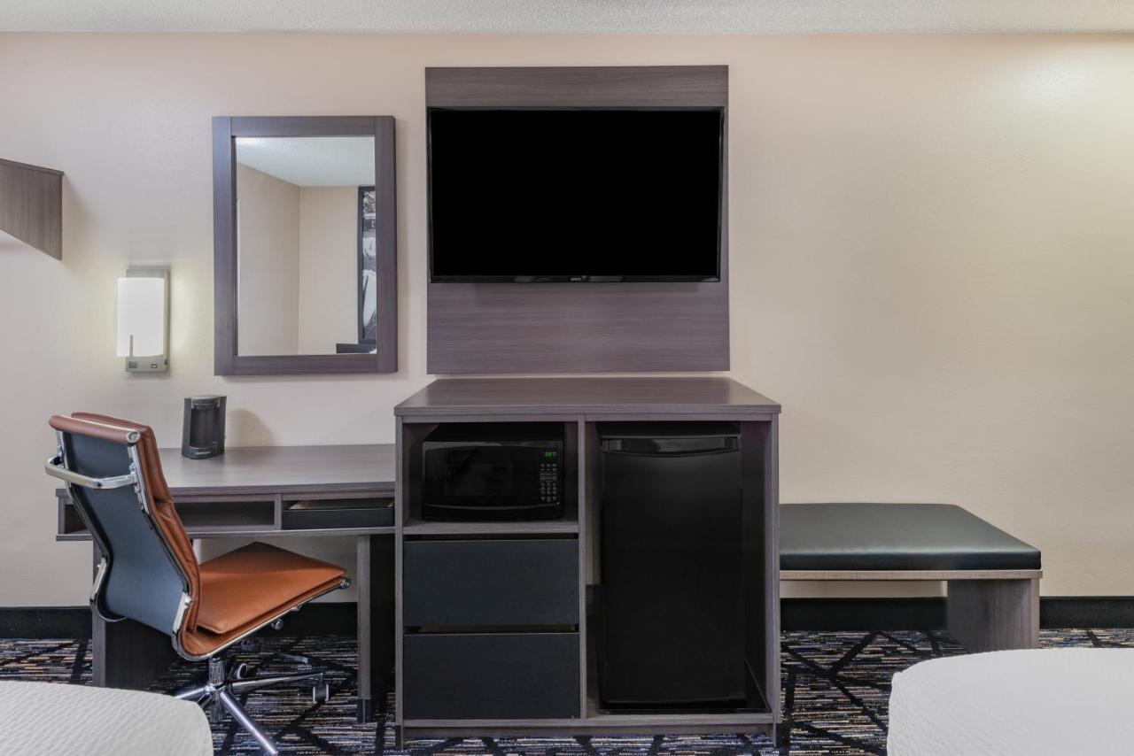 Super 8 By Wyndham Charlottesville Zewnętrze zdjęcie