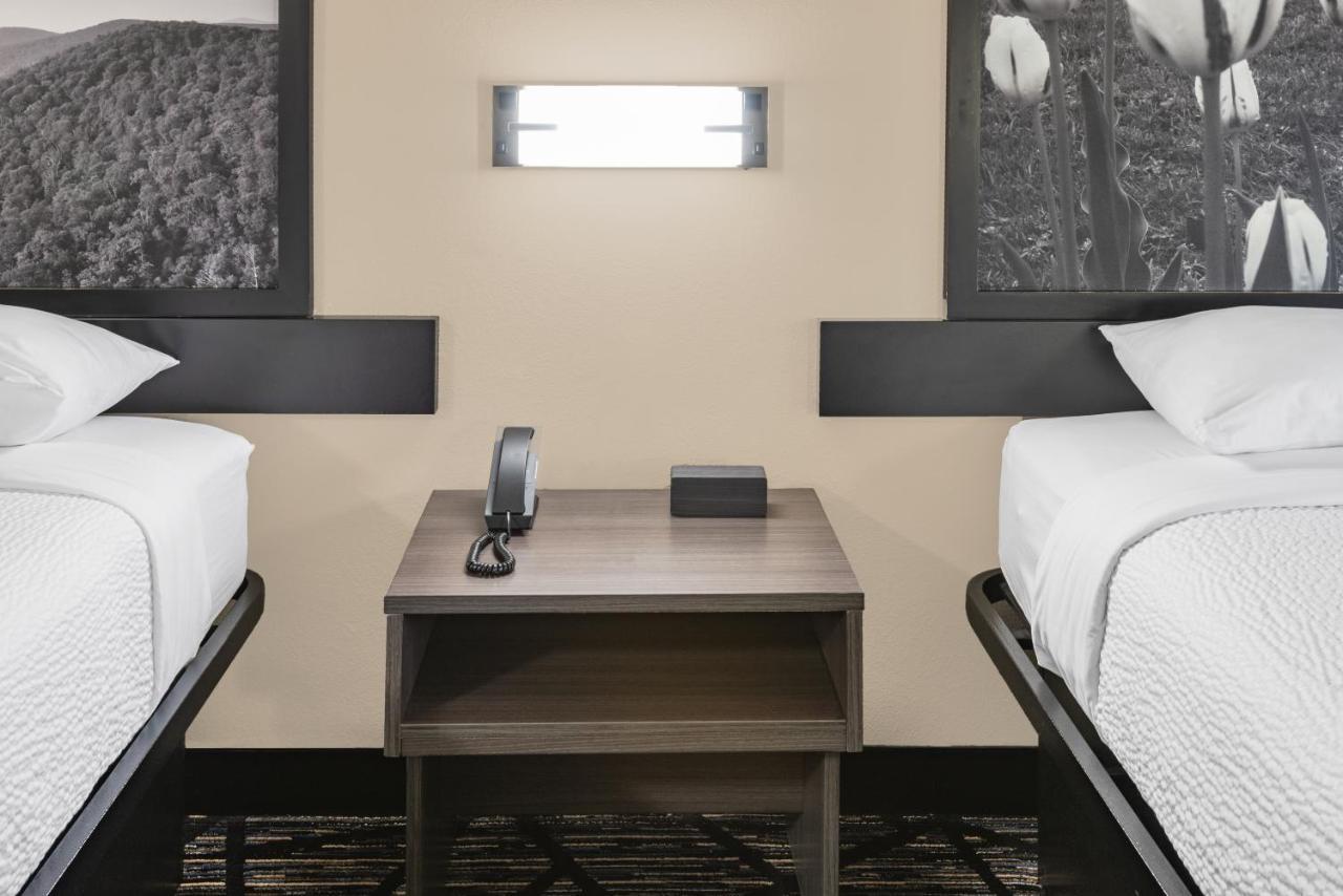 Super 8 By Wyndham Charlottesville Zewnętrze zdjęcie