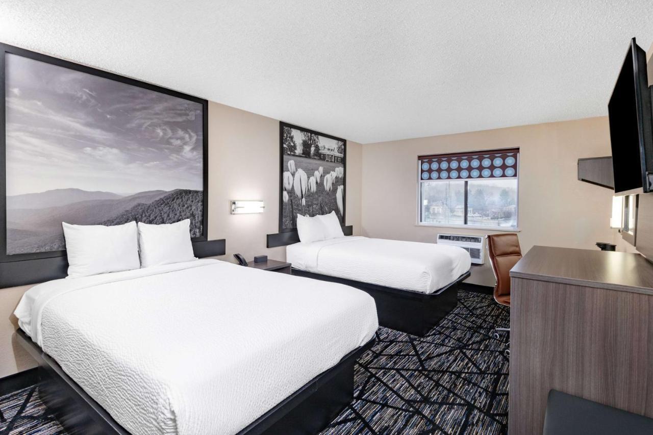 Super 8 By Wyndham Charlottesville Zewnętrze zdjęcie