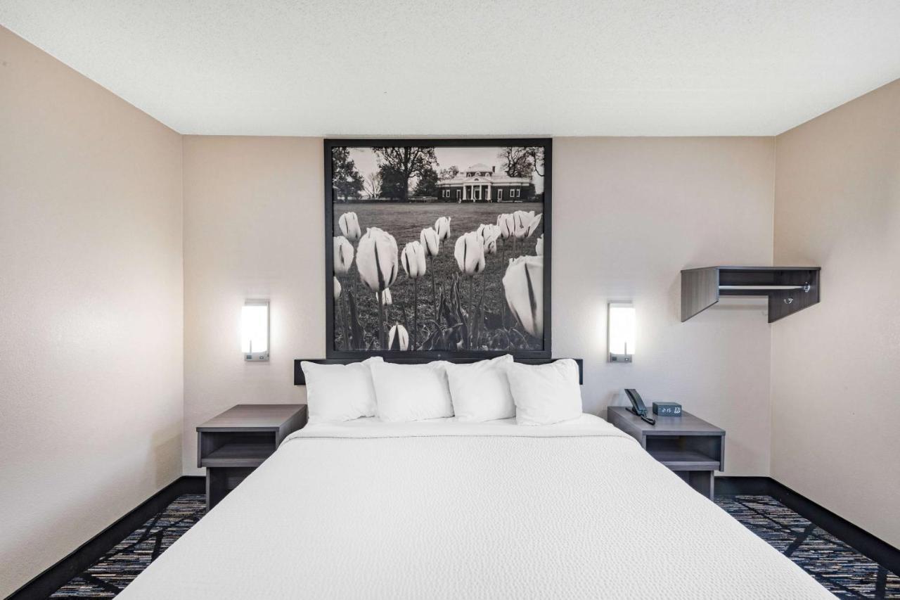 Super 8 By Wyndham Charlottesville Zewnętrze zdjęcie