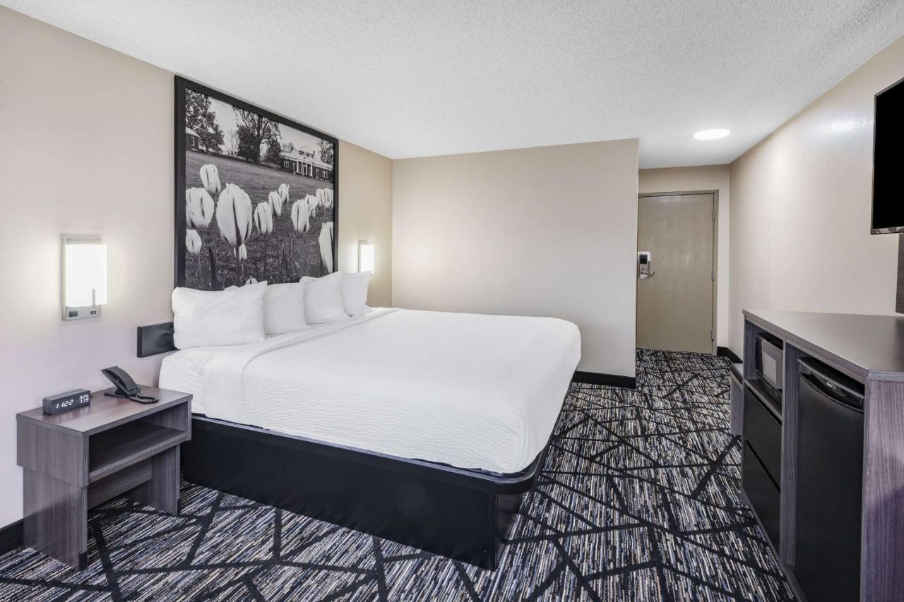 Super 8 By Wyndham Charlottesville Zewnętrze zdjęcie