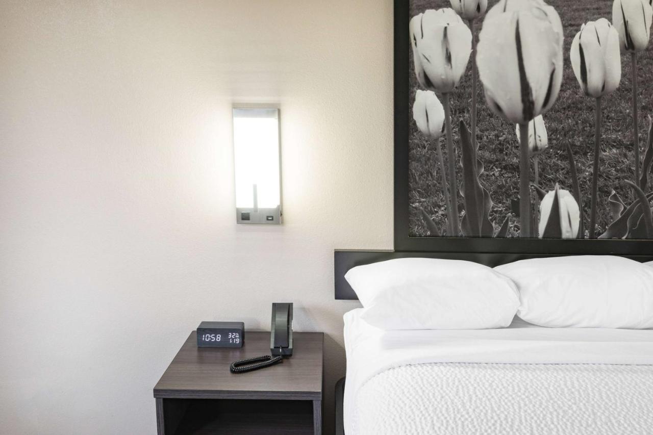 Super 8 By Wyndham Charlottesville Zewnętrze zdjęcie